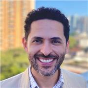 Professor de Biologia, com experiência no ensino fundamental e graduação